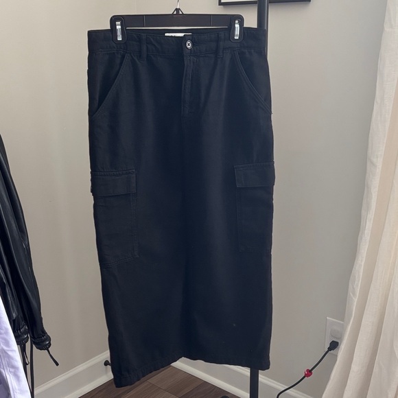 Reformation Black Maggi Cargo Midi Skirt - Picture 4 of 8